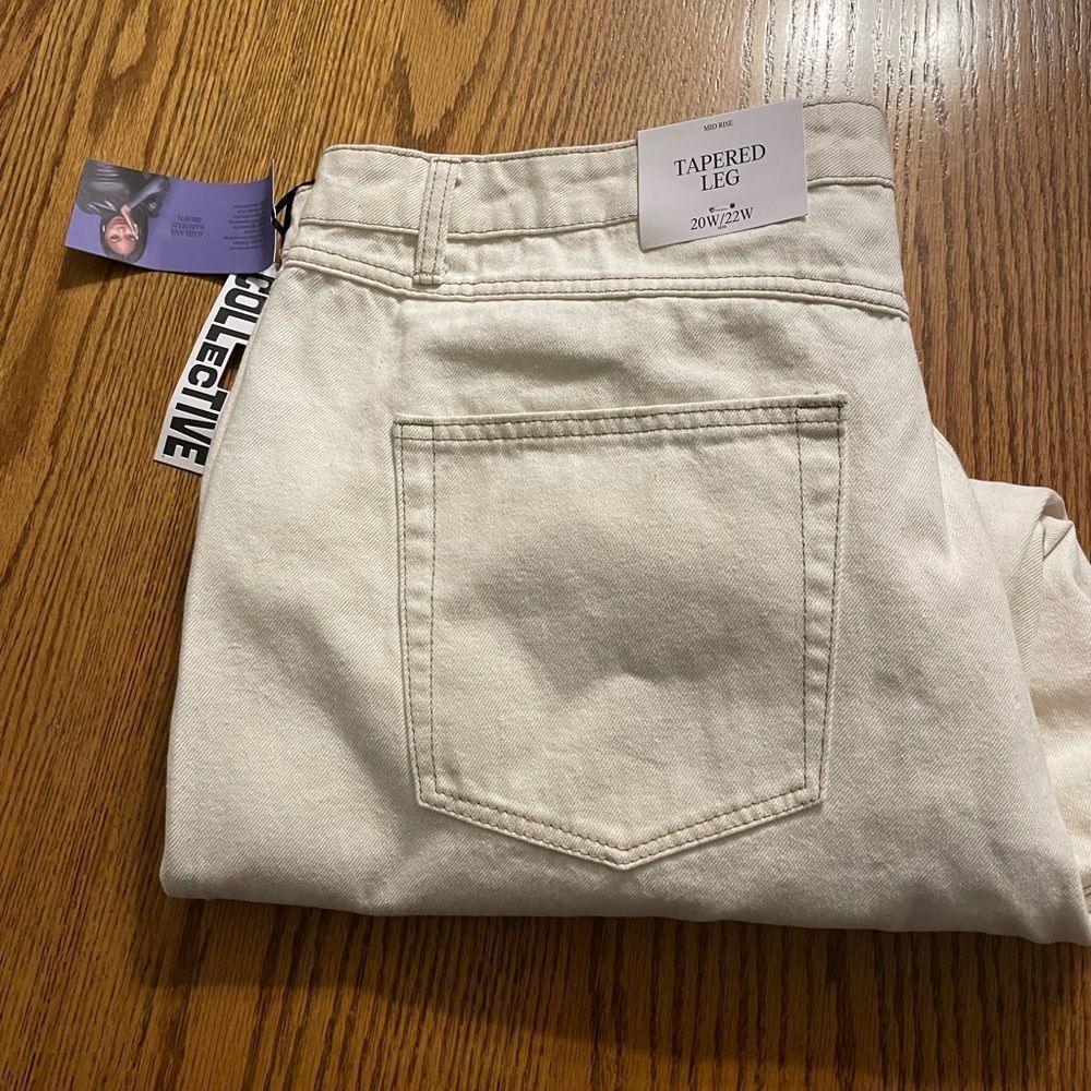 Tapered leg, white jeans